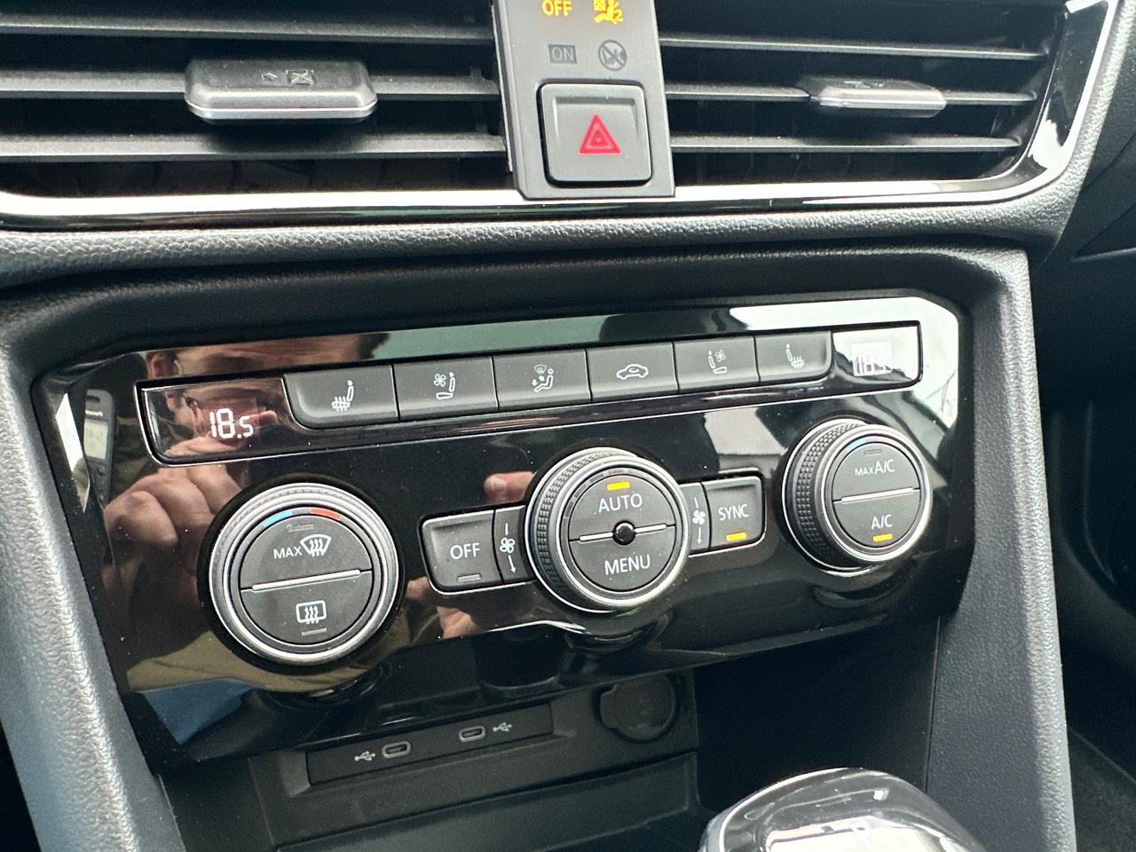 2022 Volkswagen Taos HighlineAWD Heated Leather PanoRoof NAV XM RemStrt Photo