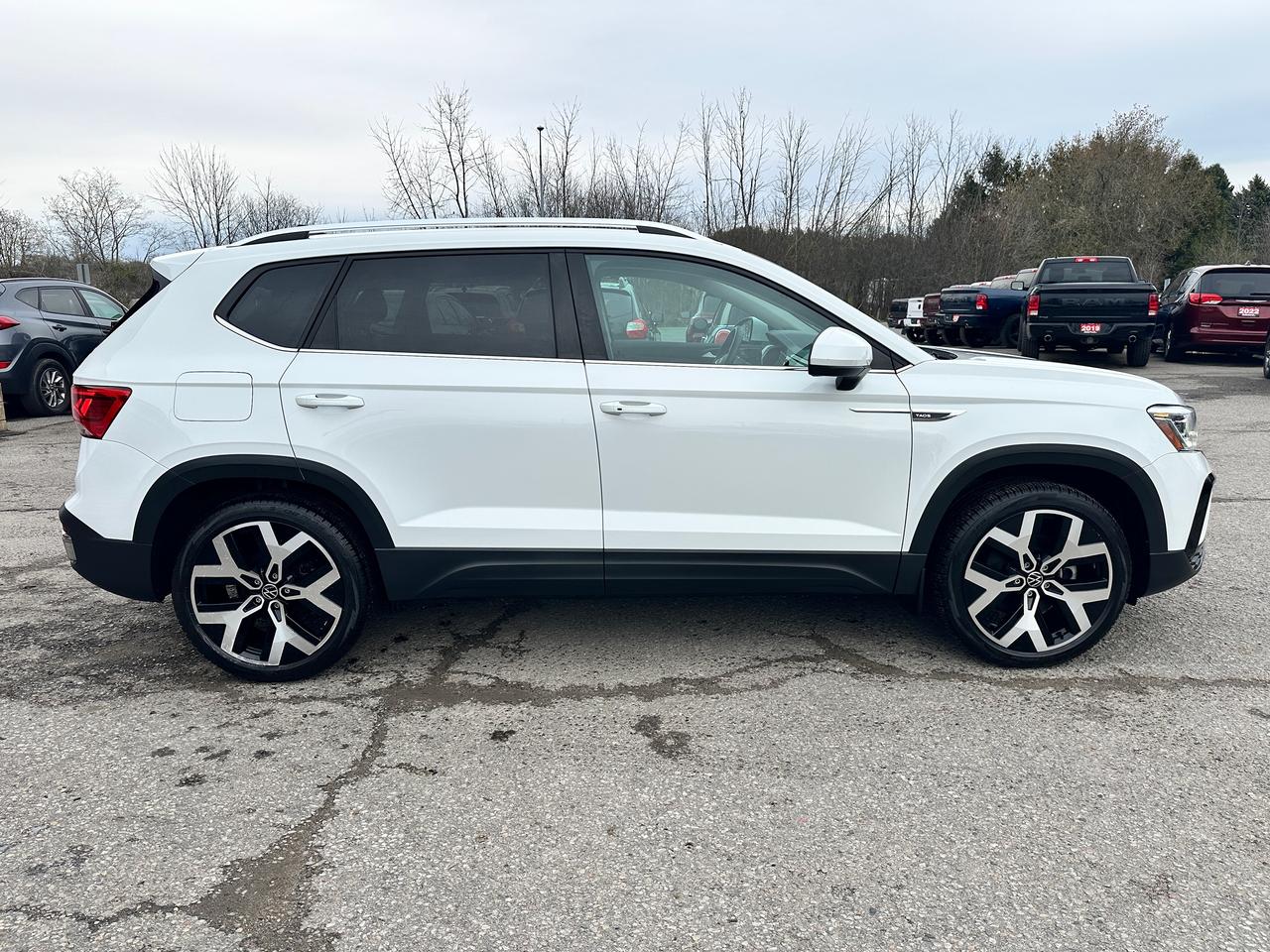 2022 Volkswagen Taos HighlineAWD Heated Leather PanoRoof NAV XM RemStrt Photo4