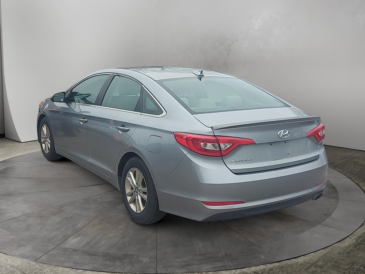 2015 Hyundai Sonata 2.4L GL Photo2