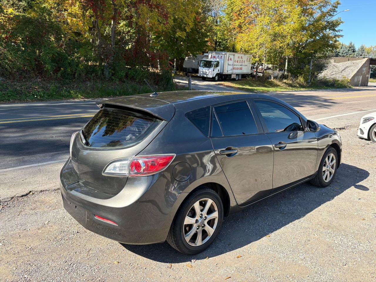 2011 Mazda MAZDA3 I Sport Photo2