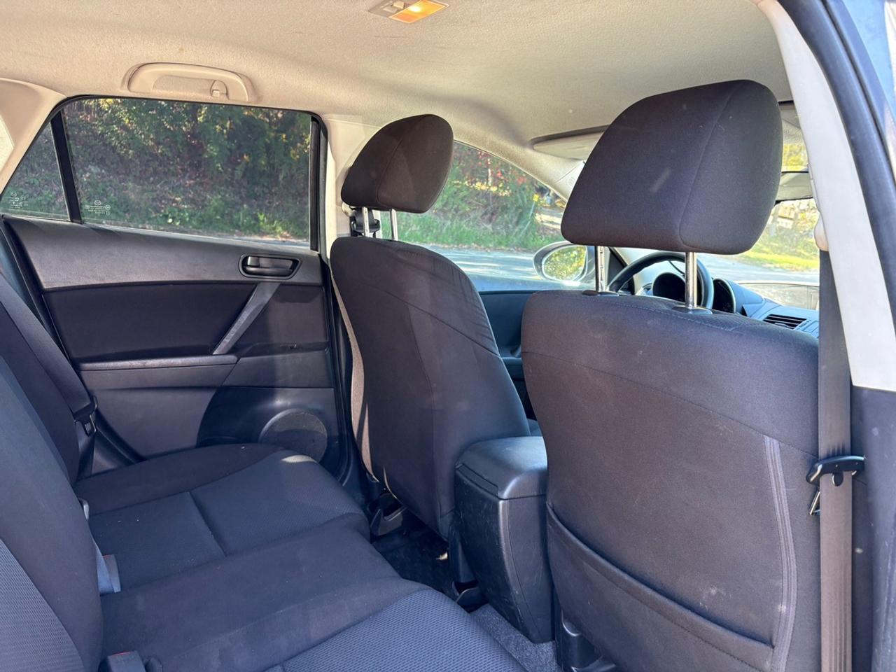 2011 Mazda MAZDA3 I Sport Photo