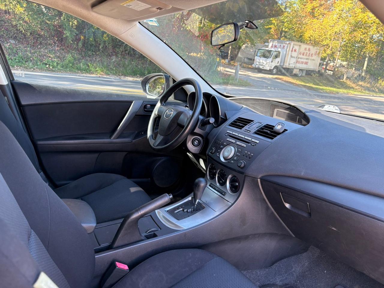 2011 Mazda MAZDA3 I Sport Photo