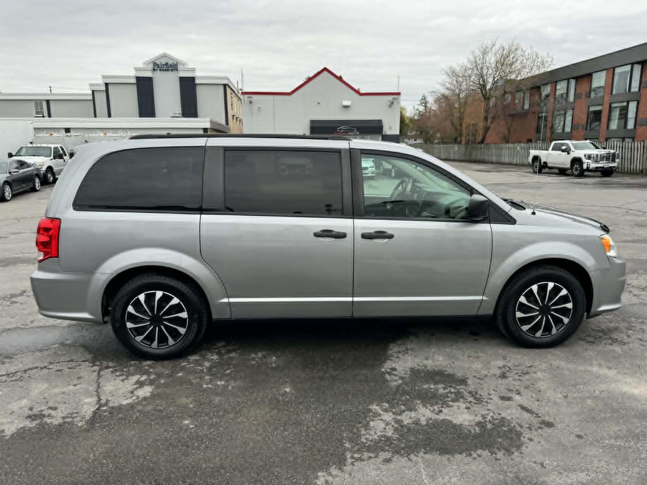 2018 Dodge Grand Caravan SE Photo