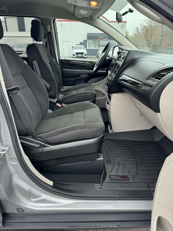 2018 Dodge Grand Caravan SE Photo