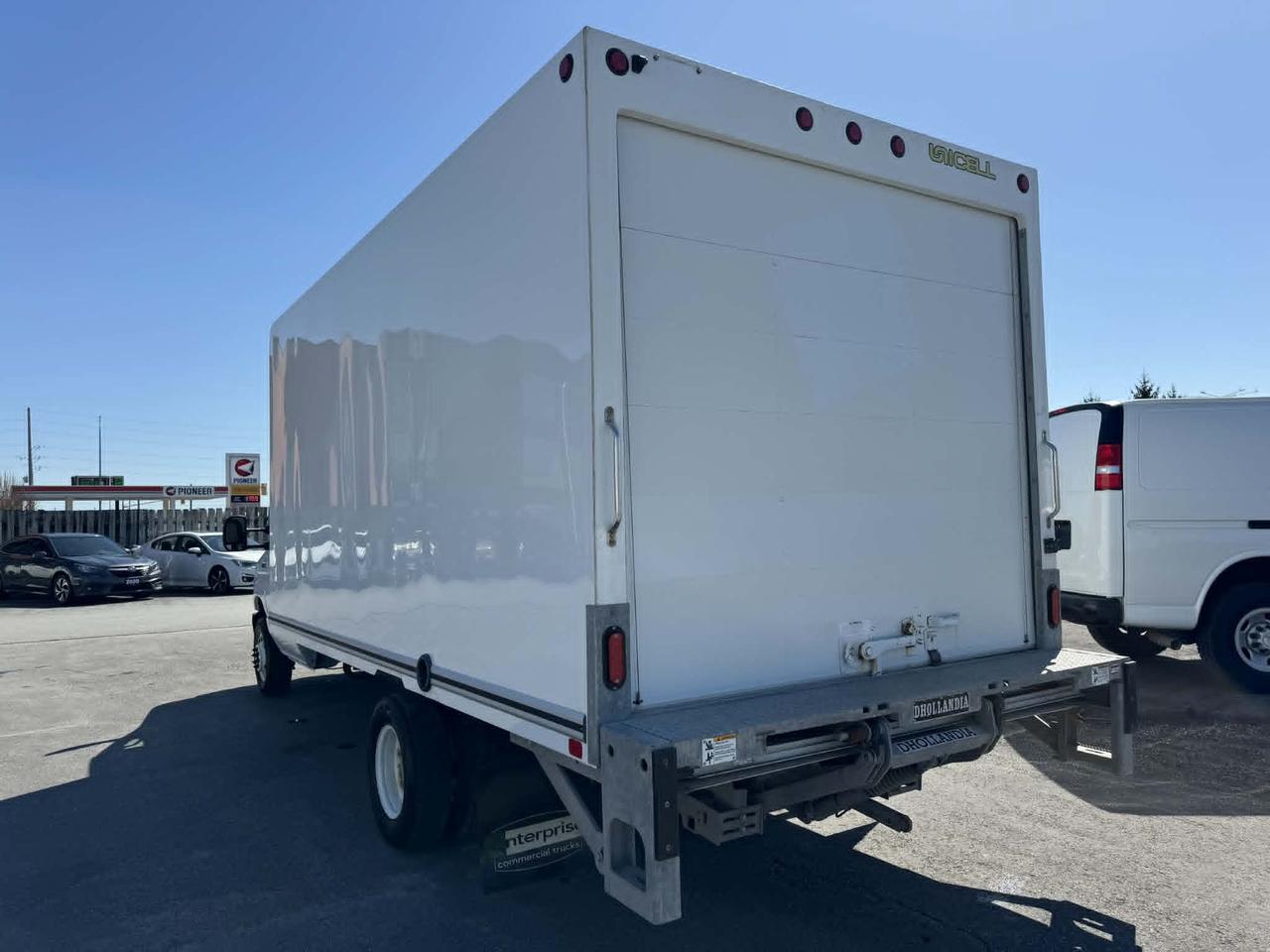 2023 Ford E-Series Cutaway E-450 16FT-BOX-STAKE-CUBE VAN--PWR REAR GATE Photo2