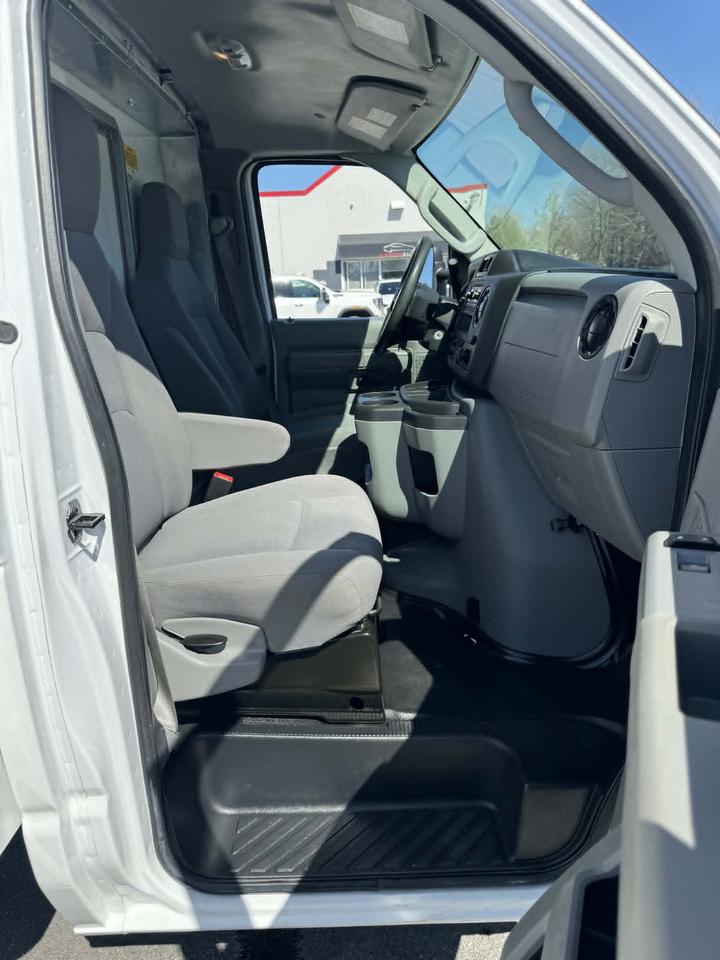 2023 Ford E-Series Cutaway E-450 16FT-BOX-STAKE-CUBE VAN--PWR REAR GATE Photo
