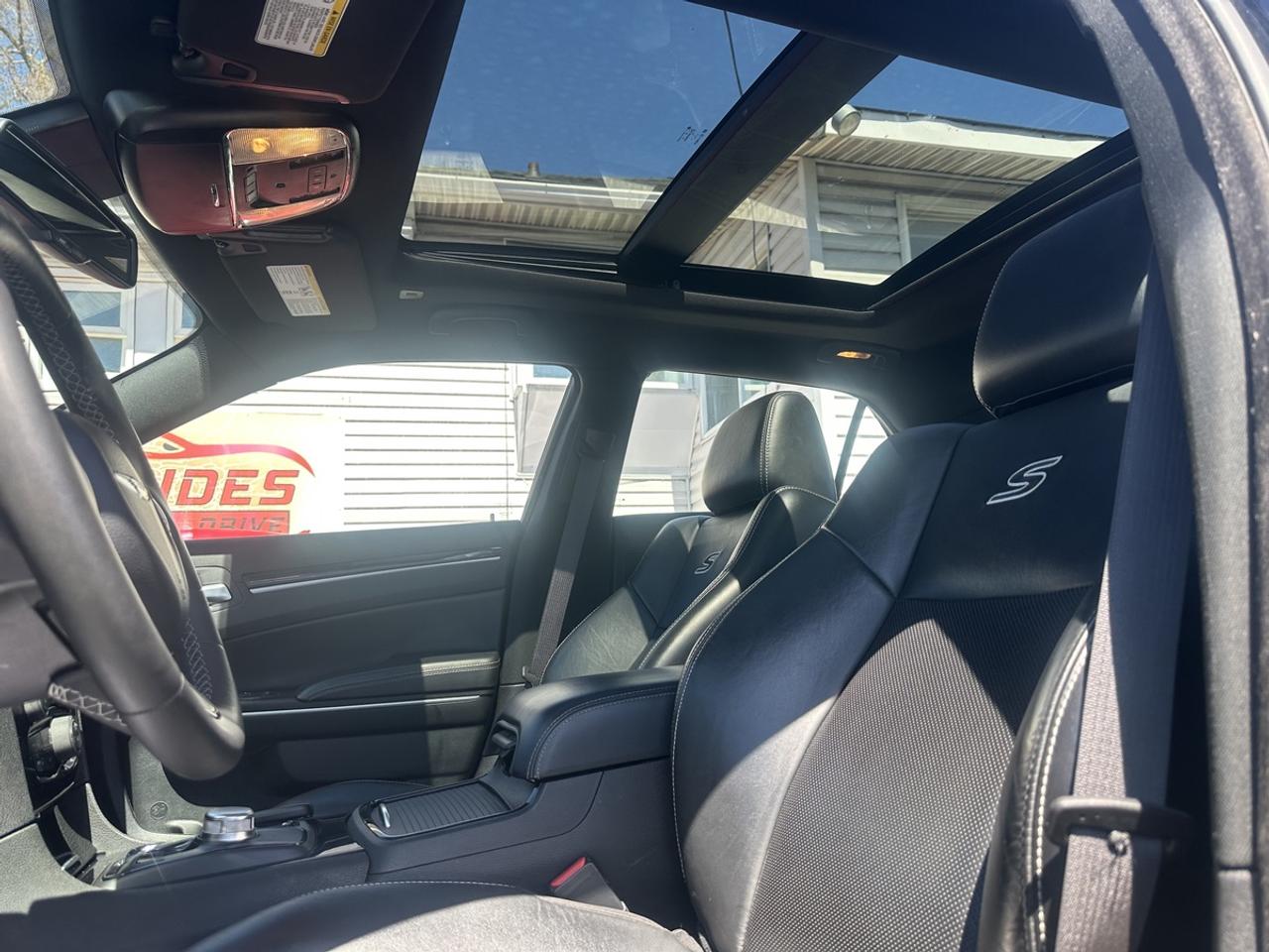 2023 Chrysler 300 S Photo