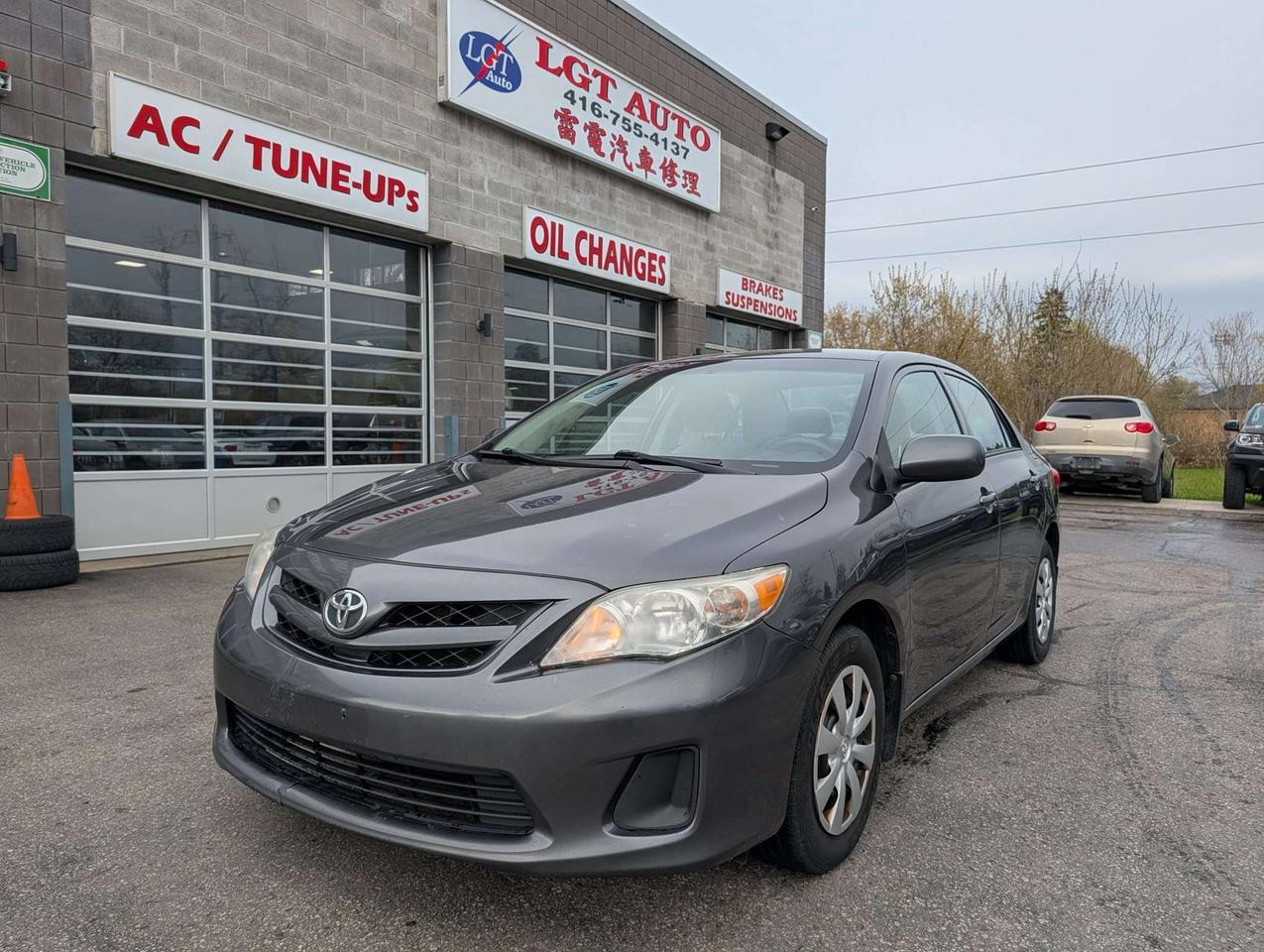 2013 Toyota Corolla LE Photo2