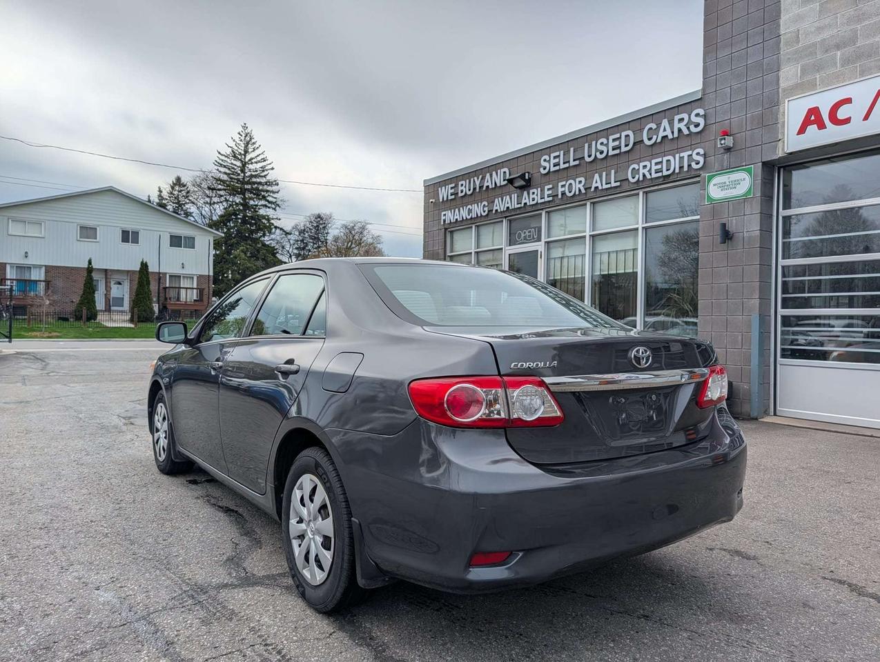 2013 Toyota Corolla LE Photo