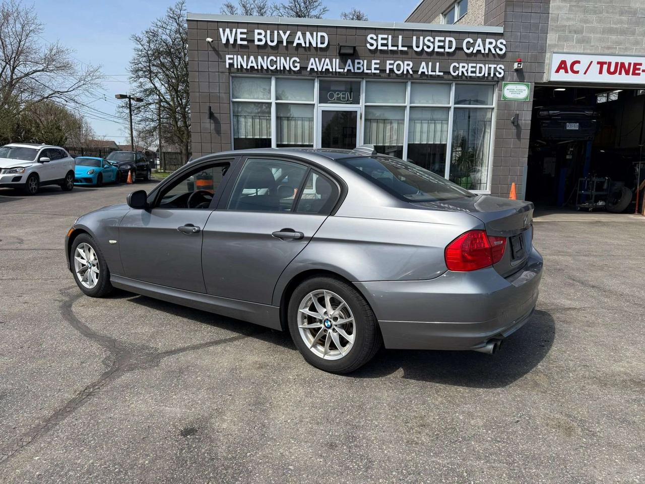 2010 BMW 335i 1 owners, 323i RWD, mint! low km! Photo