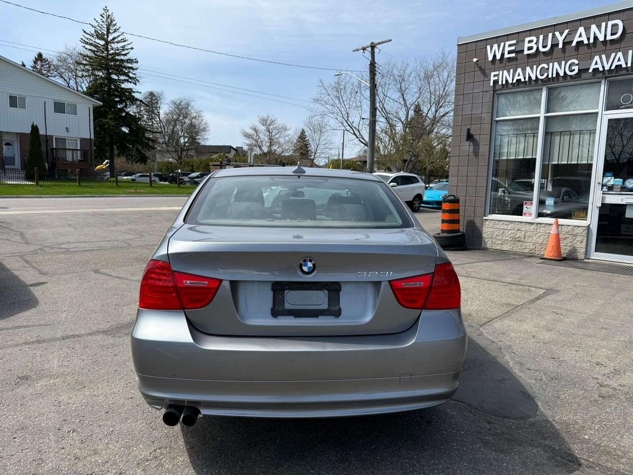 2010 BMW 335i 1 owners, 323i RWD, mint! low km! Photo