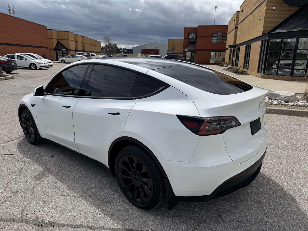 2022 Tesla Model Y Long Range AWD 1 Owner Clean Carfax Certified Photo