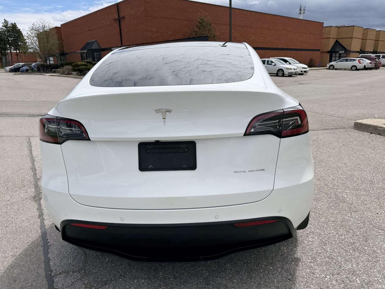 2022 Tesla Model Y Long Range AWD 1 Owner Clean Carfax Certified Photo3