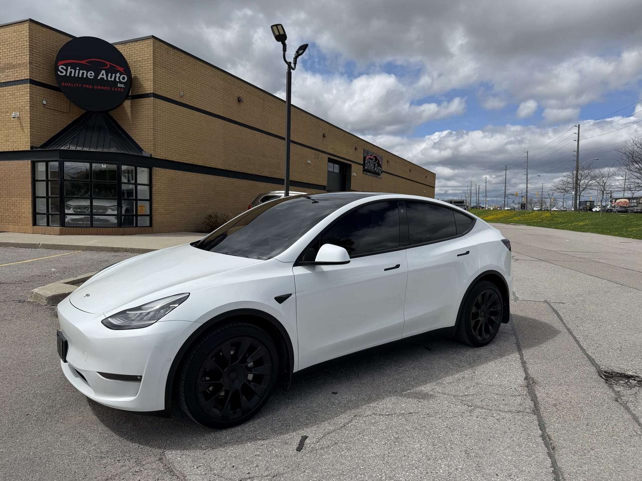 2022 Tesla Model Y Long Range AWD 1 Owner Clean Carfax Certified Photo0