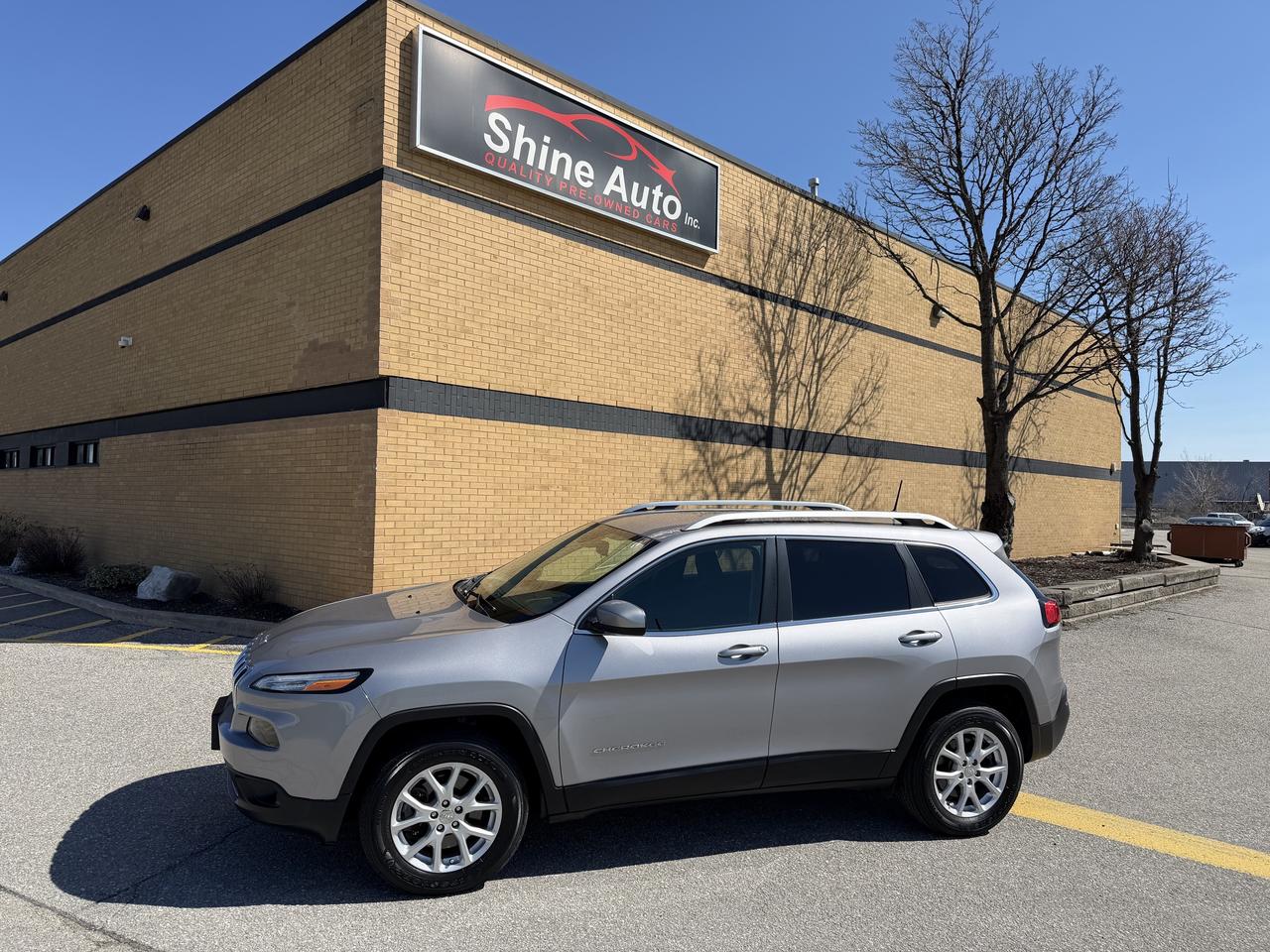 2018 Jeep Cherokee North 4x4 1 Owner low km only 67,000 KM Photo0