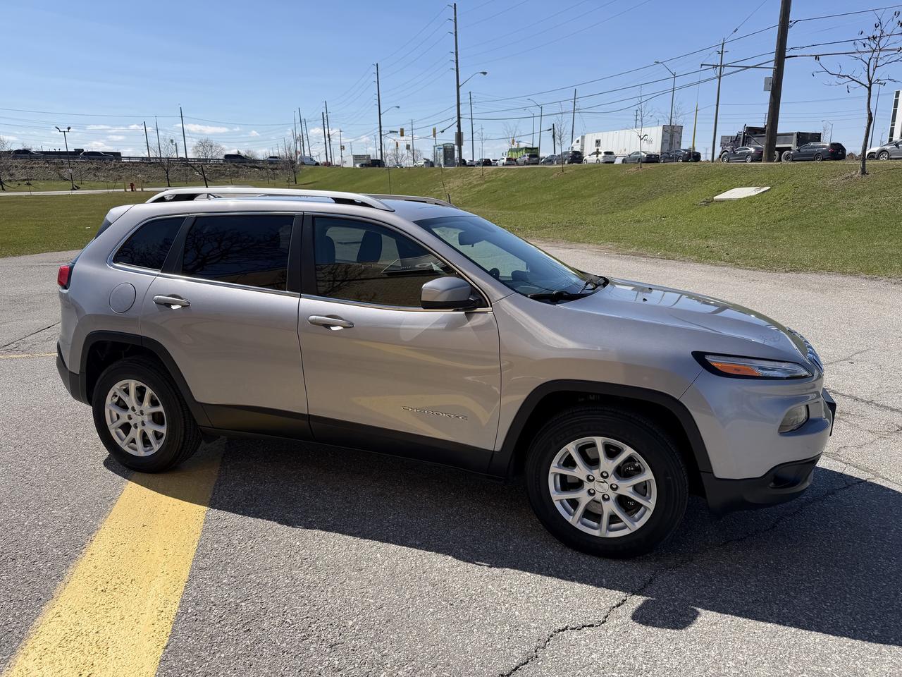 2018 Jeep Cherokee North 4x4 1 Owner low km only 67,000 KM Photo