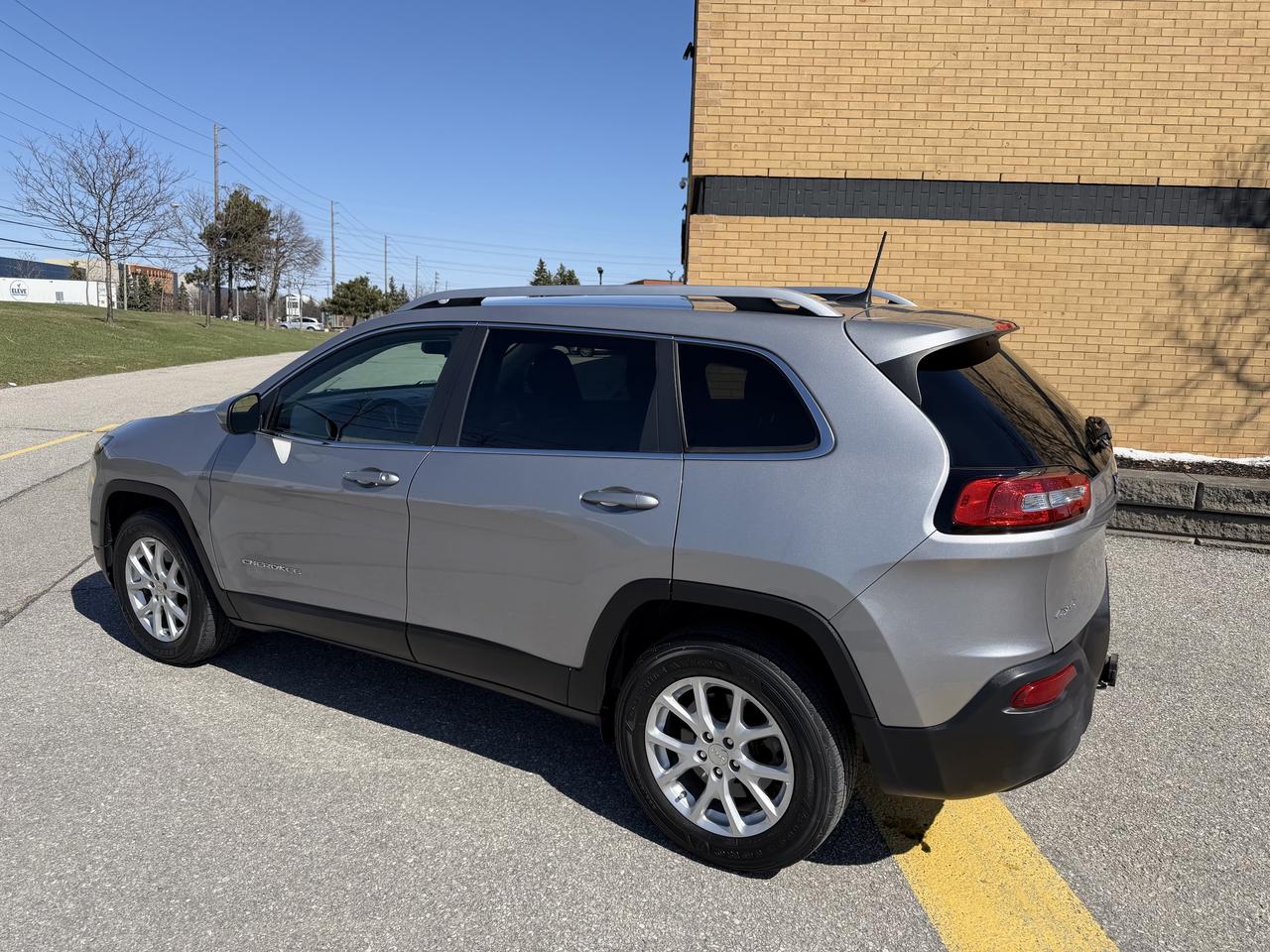 2018 Jeep Cherokee North 4x4 1 Owner low km only 67,000 KM Photo
