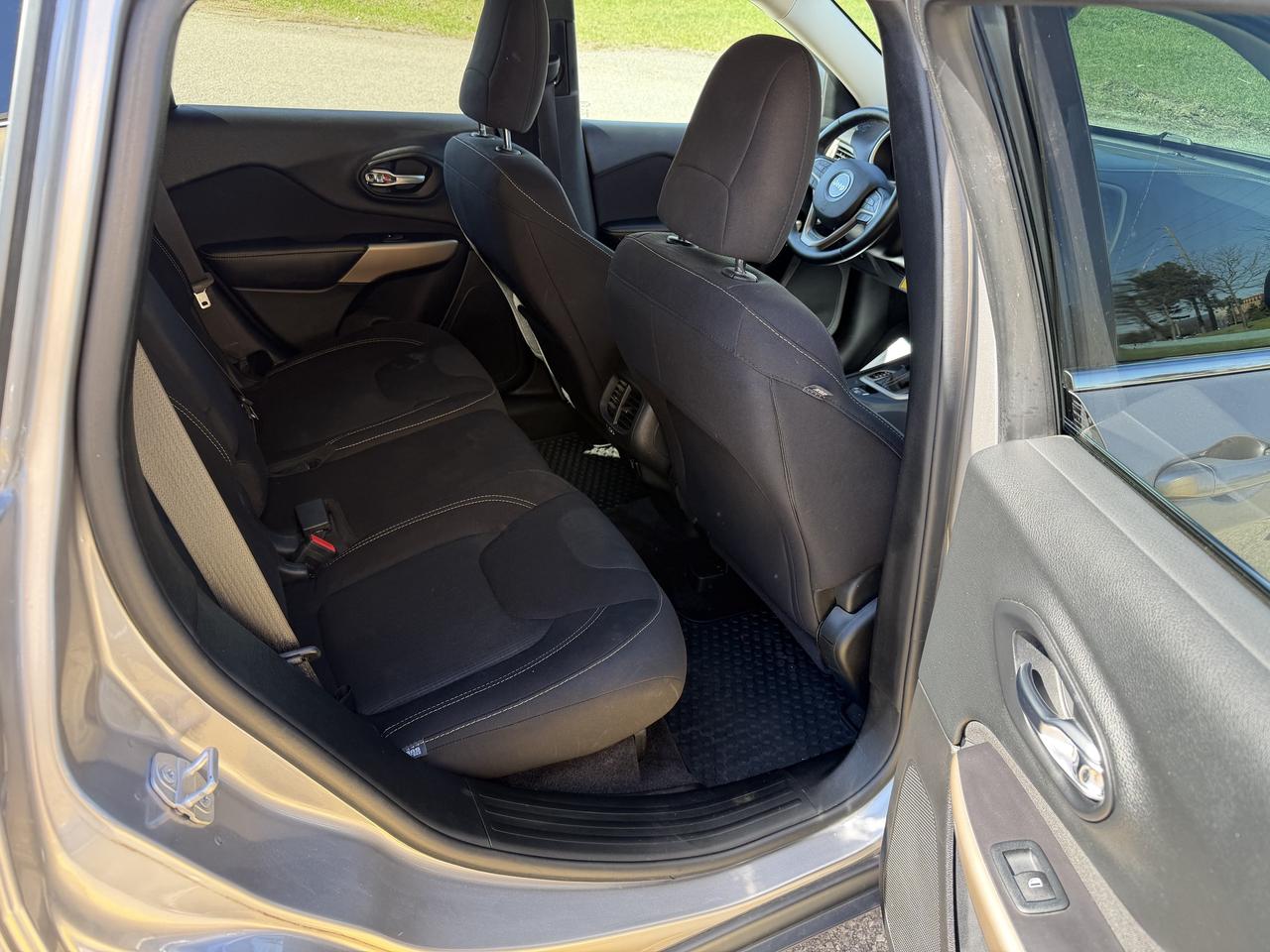 2018 Jeep Cherokee North 4x4 1 Owner low km only 67,000 KM Photo