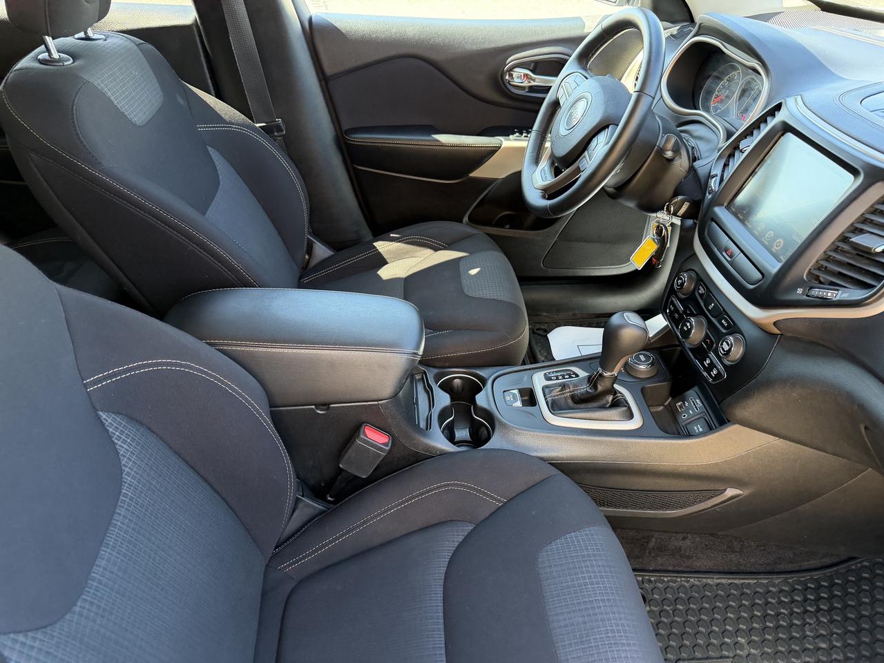 2018 Jeep Cherokee North 4x4 1 Owner low km only 67,000 KM Photo