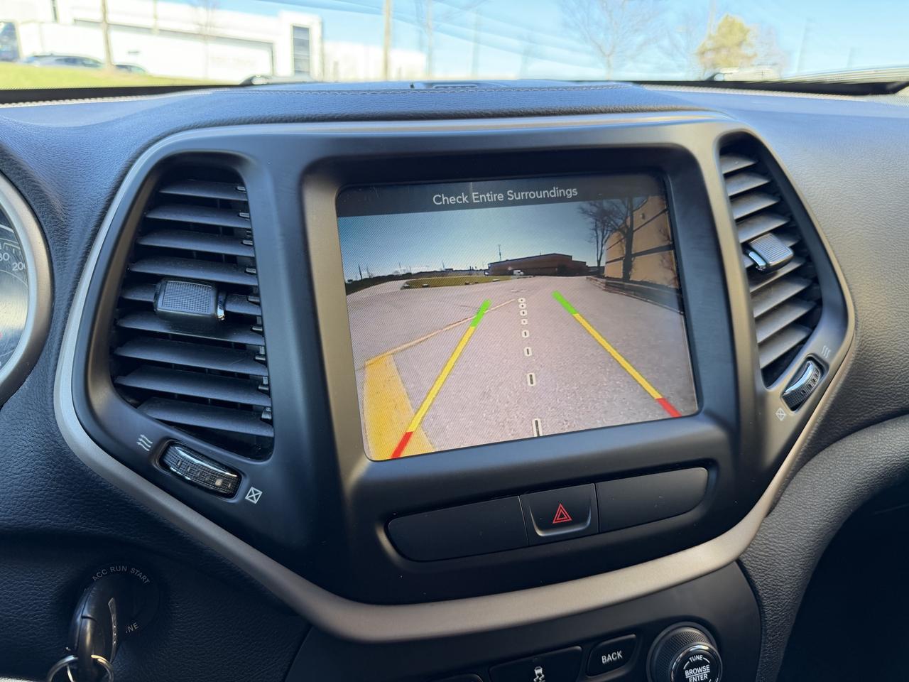 2018 Jeep Cherokee North 4x4 1 Owner low km only 67,000 KM Photo