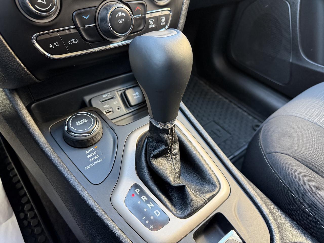 2018 Jeep Cherokee North 4x4 1 Owner low km only 67,000 KM Photo