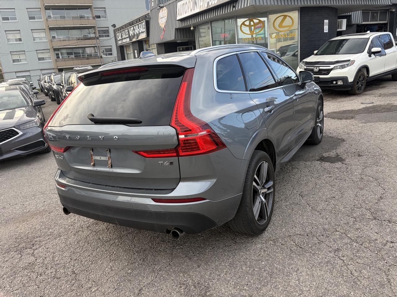 2020 Volvo XC60 T6 Momentum AWD Photo