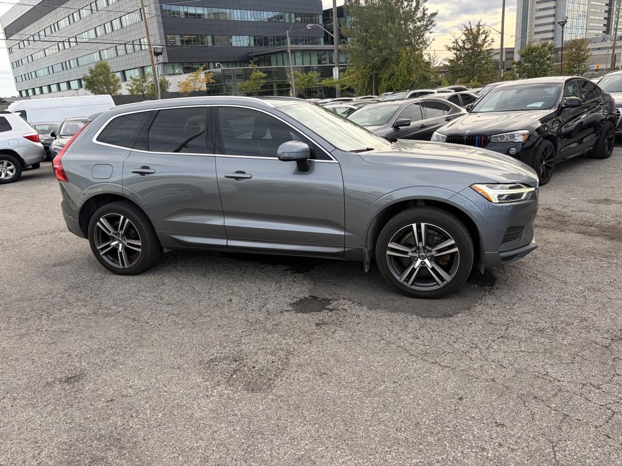 2020 Volvo XC60 T6 Momentum AWD Photo