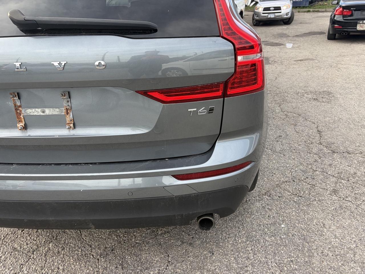 2020 Volvo XC60 T6 Momentum AWD Photo
