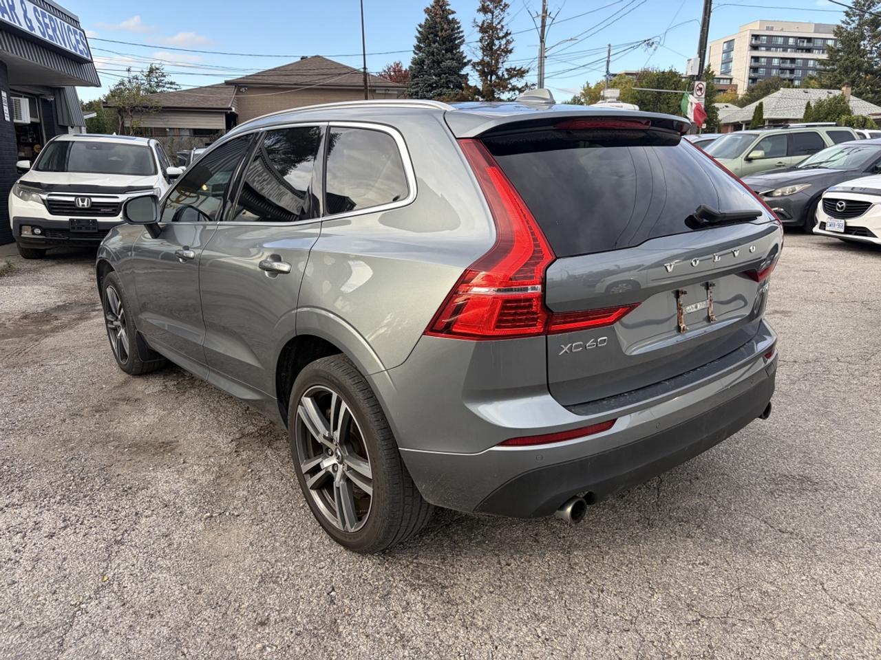 2020 Volvo XC60 T6 Momentum AWD Photo