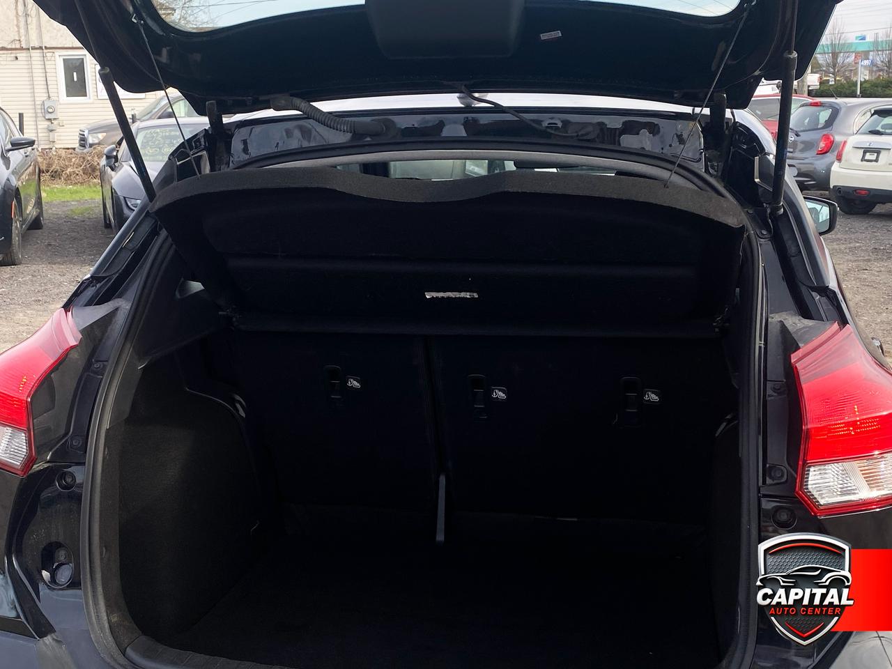 2019 Nissan Kicks SR Photo4