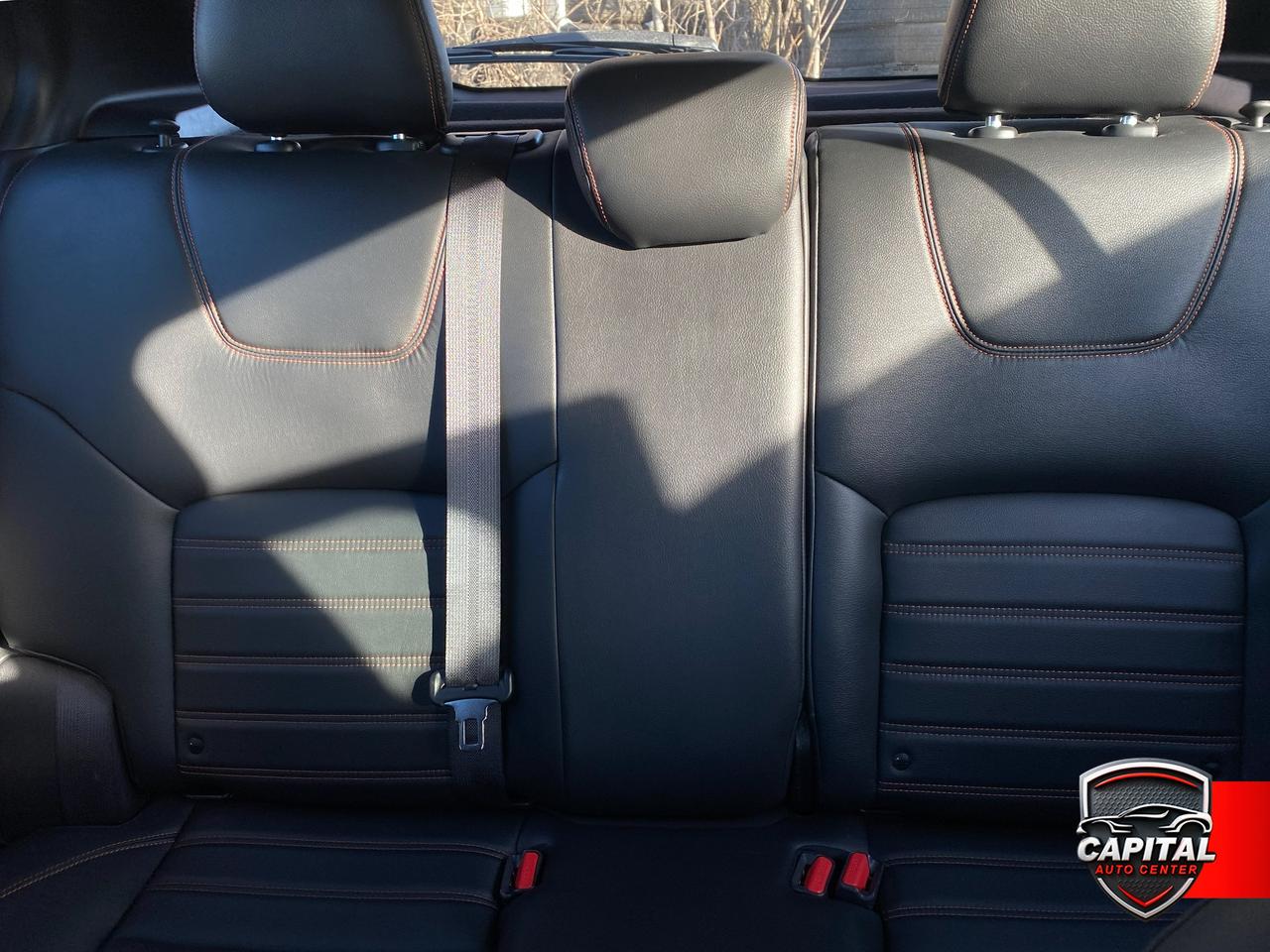 2019 Nissan Kicks SR Photo