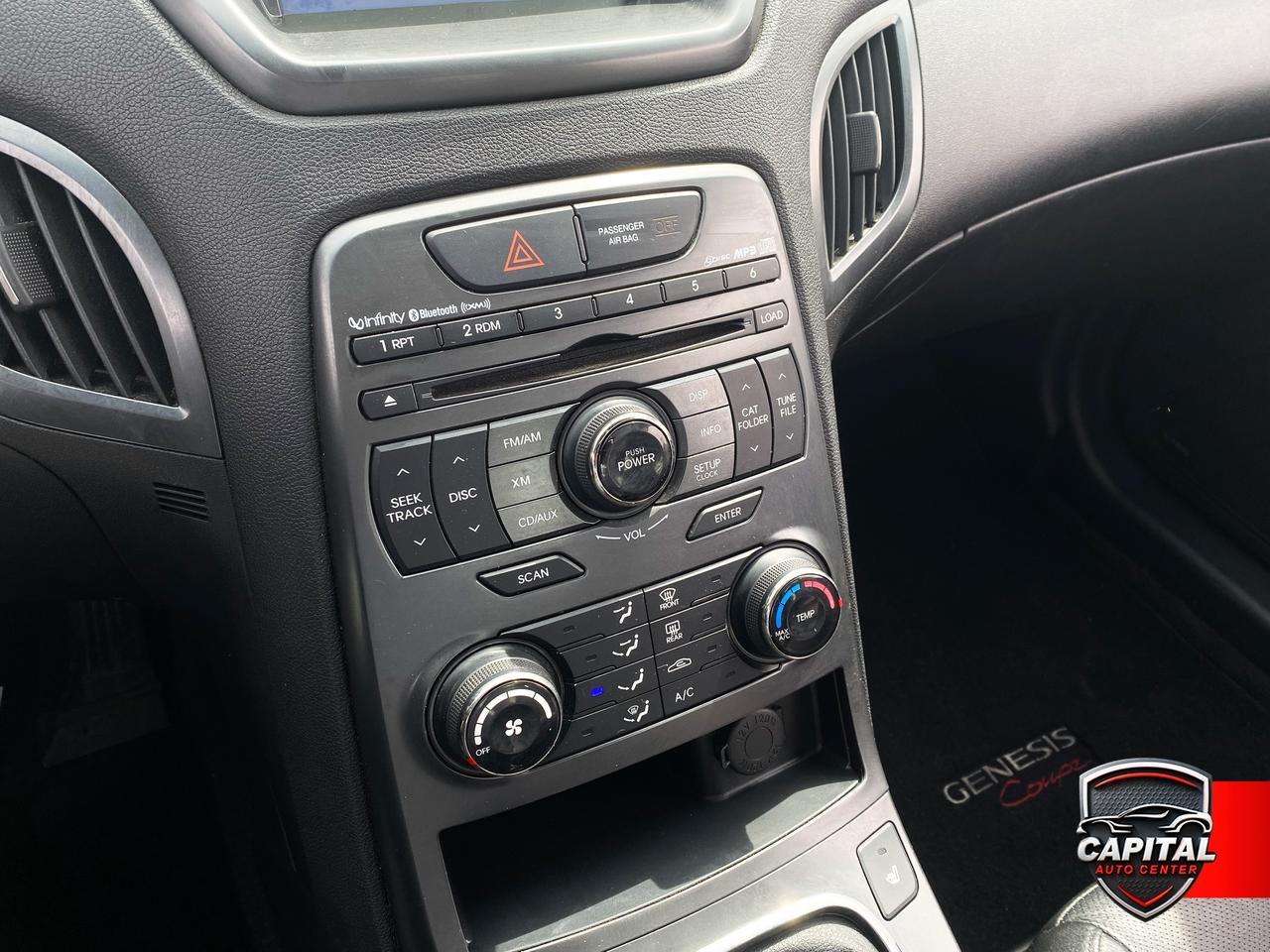 2012 Hyundai Genesis Man Premium Photo