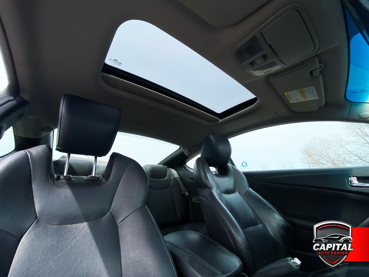 2012 Hyundai Genesis Man Premium Photo