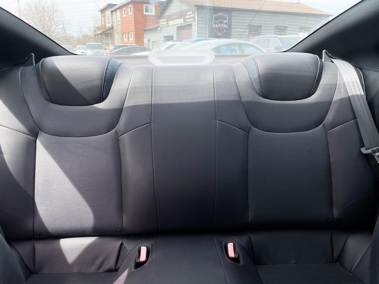2012 Hyundai Genesis Man Premium Photo