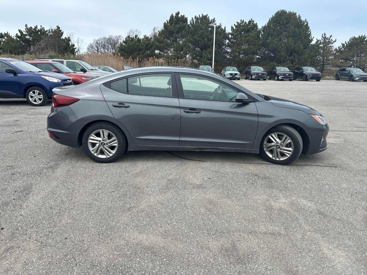 2019 Hyundai Elantra Preferred Auto w/Sun & Safety Package Photo2