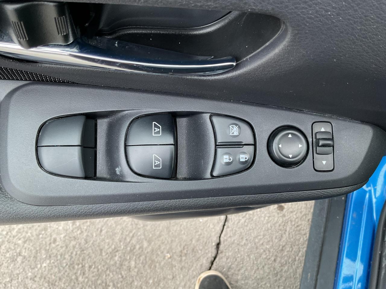 2024 Nissan Kicks SV 4dr Front-Wheel Drive Photo