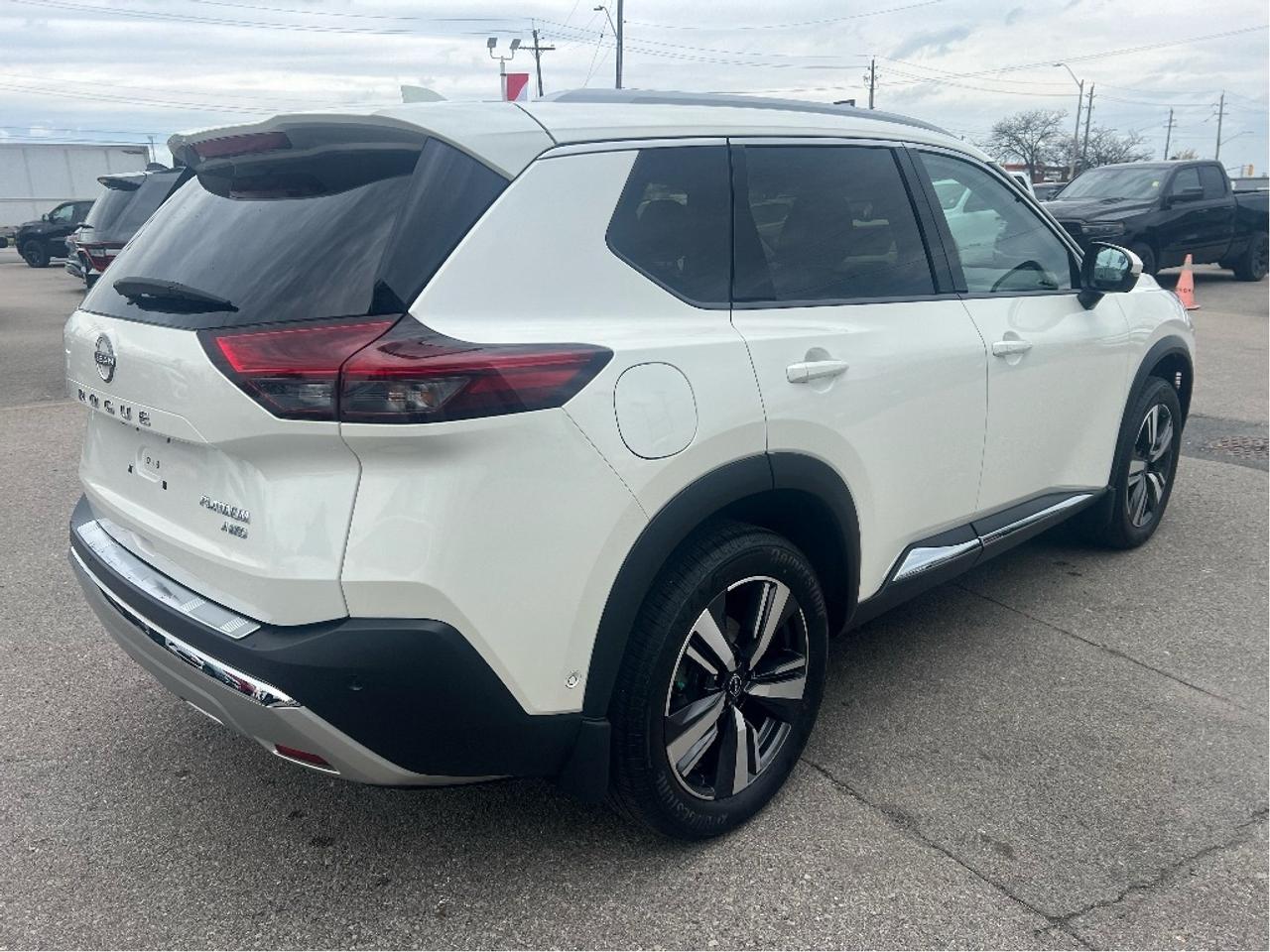2023 Nissan Rogue AWD Platinum *LEATHER *SUNROOF *NAVI *CLEAN CARFAX Photo