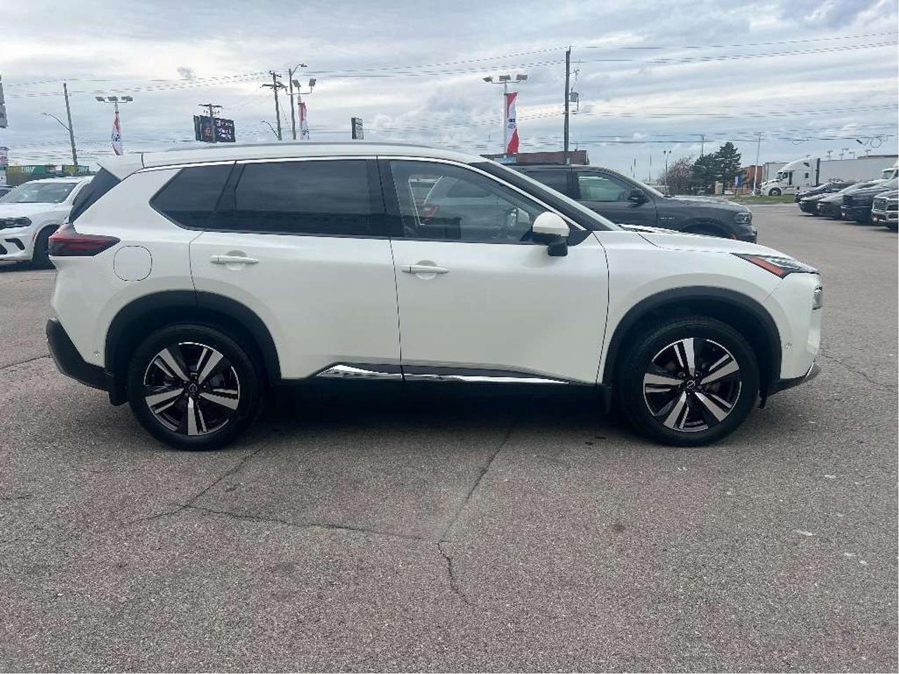 2023 Nissan Rogue AWD Platinum *LEATHER *SUNROOF *NAVI *CLEAN CARFAX Photo4
