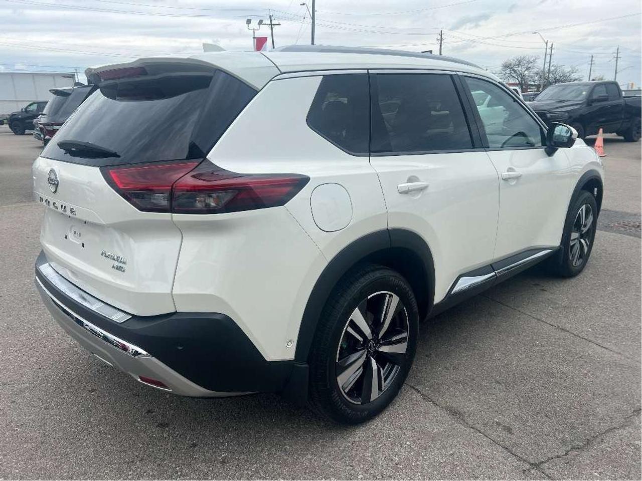 2023 Nissan Rogue AWD Platinum *LEATHER *SUNROOF *NAVI *CLEAN CARFAX Photo
