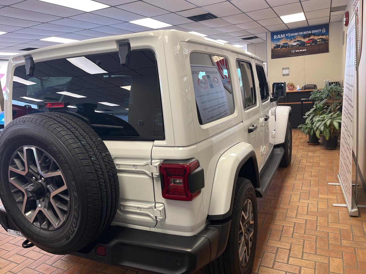 2025 Jeep Wrangler Sahara V6 *LEATHER *NAVI *SAFETY GROUP *DEMO Photo