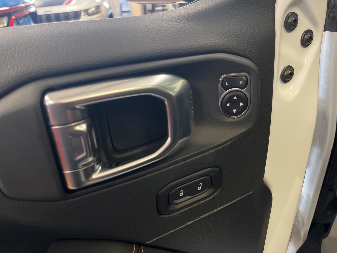 2025 Jeep Wrangler Sahara V6 *LEATHER *NAVI *SAFETY GROUP *DEMO Photo