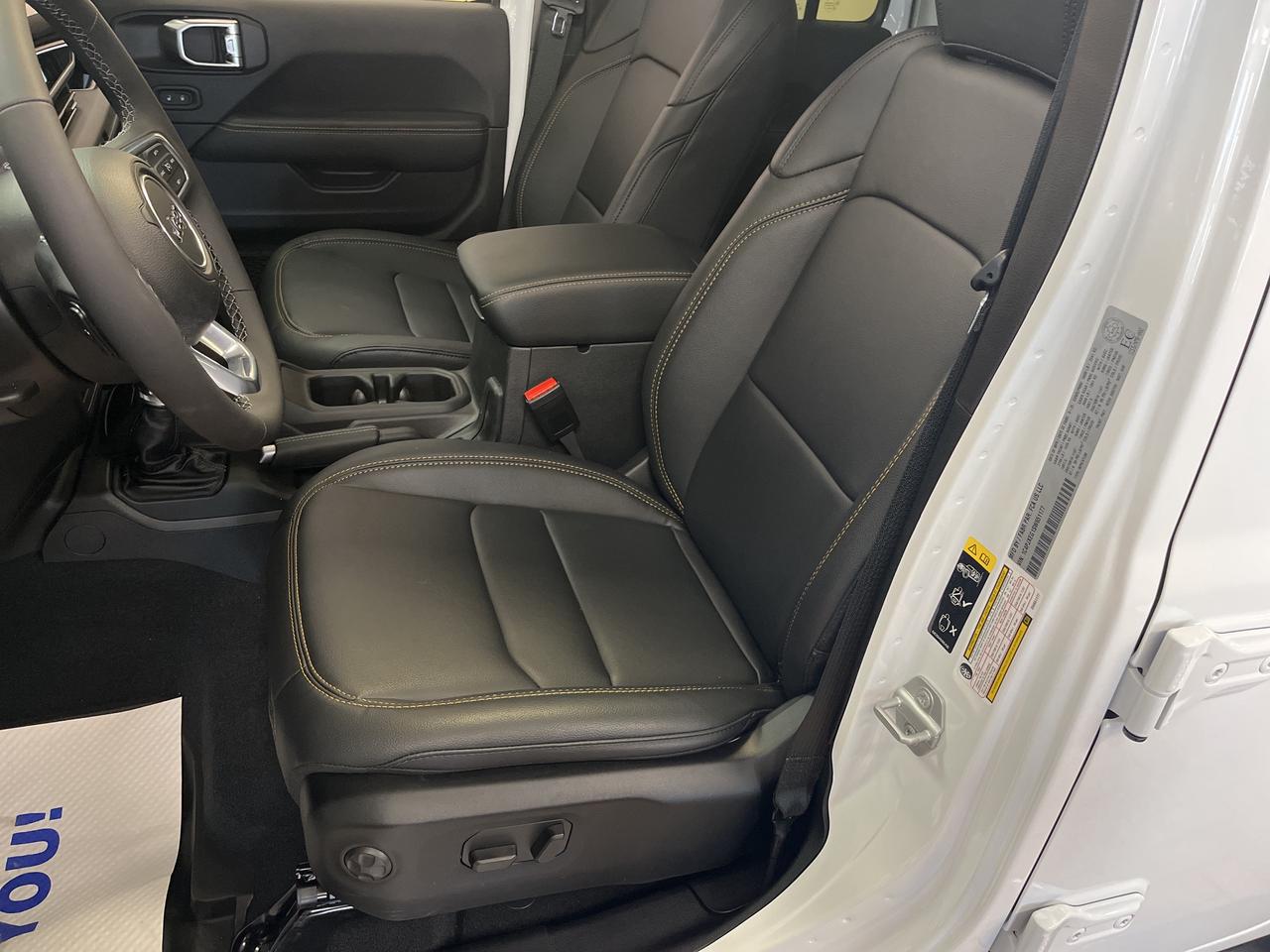 2025 Jeep Wrangler Sahara V6 *LEATHER *NAVI *SAFETY GROUP *DEMO Photo