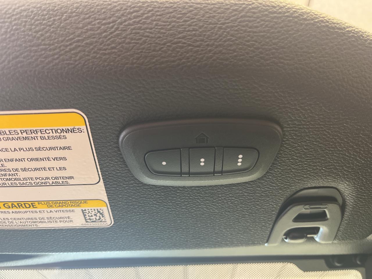 2025 Jeep Wrangler Sahara V6 *LEATHER *NAVI *SAFETY GROUP *DEMO Photo