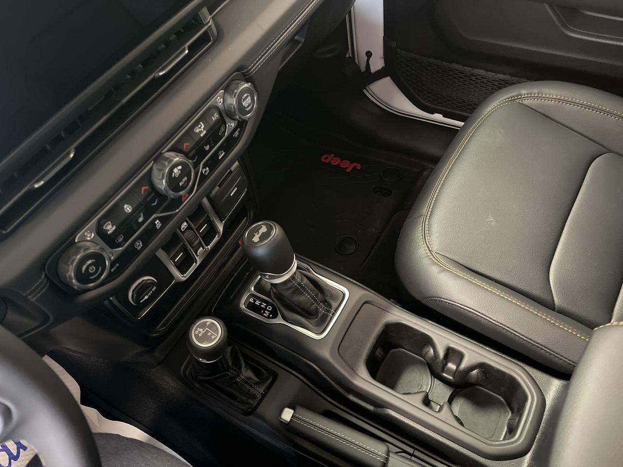 2025 Jeep Wrangler Sahara V6 *LEATHER *NAVI *SAFETY GROUP *DEMO Photo