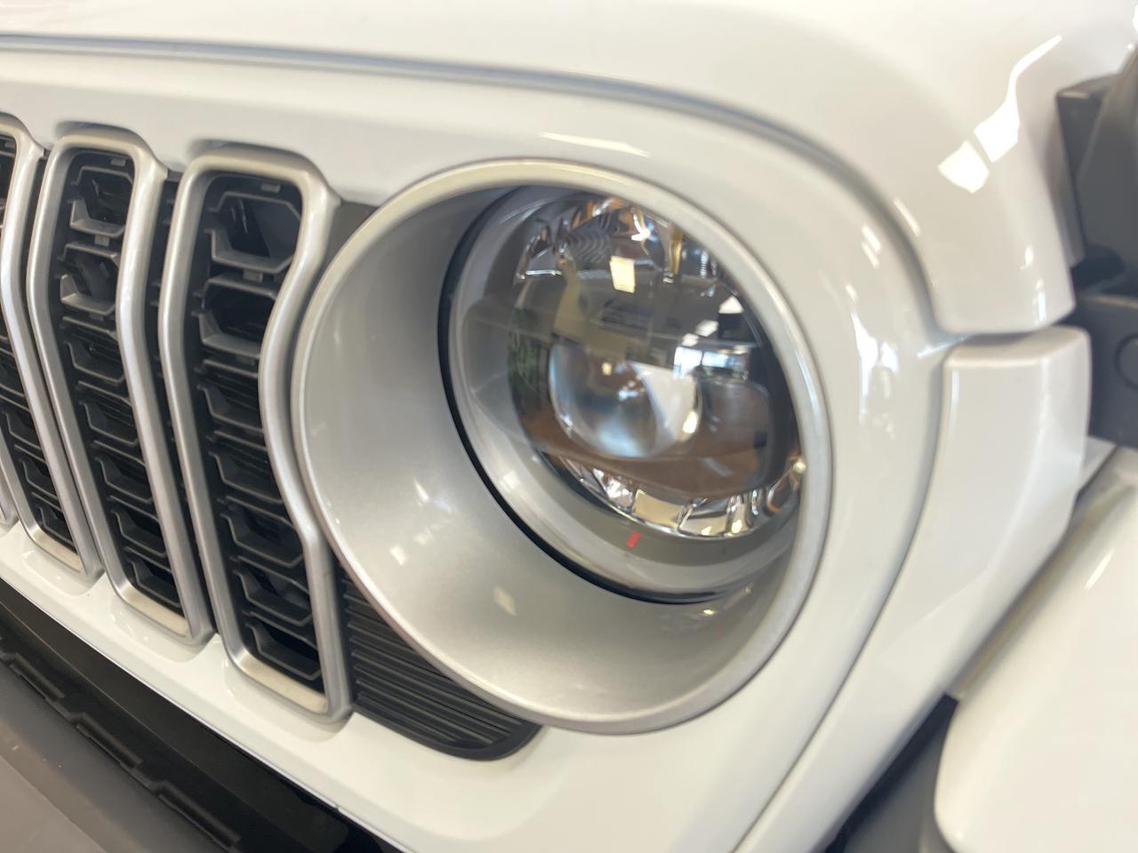 2025 Jeep Wrangler Sahara V6 *LEATHER *NAVI *SAFETY GROUP *DEMO Photo