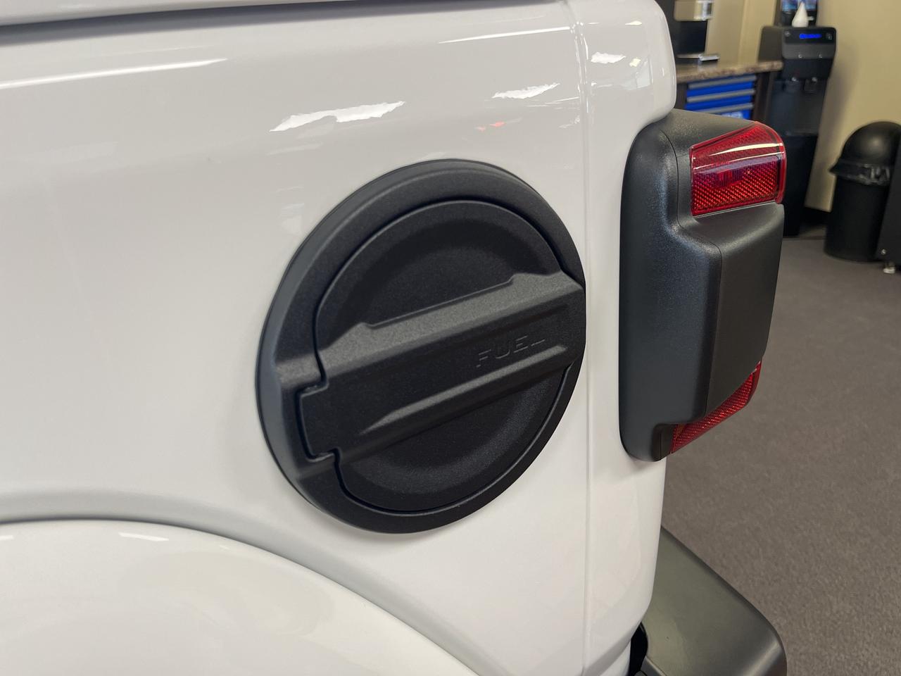 2025 Jeep Wrangler Sahara V6 *LEATHER *NAVI *SAFETY GROUP *DEMO Photo