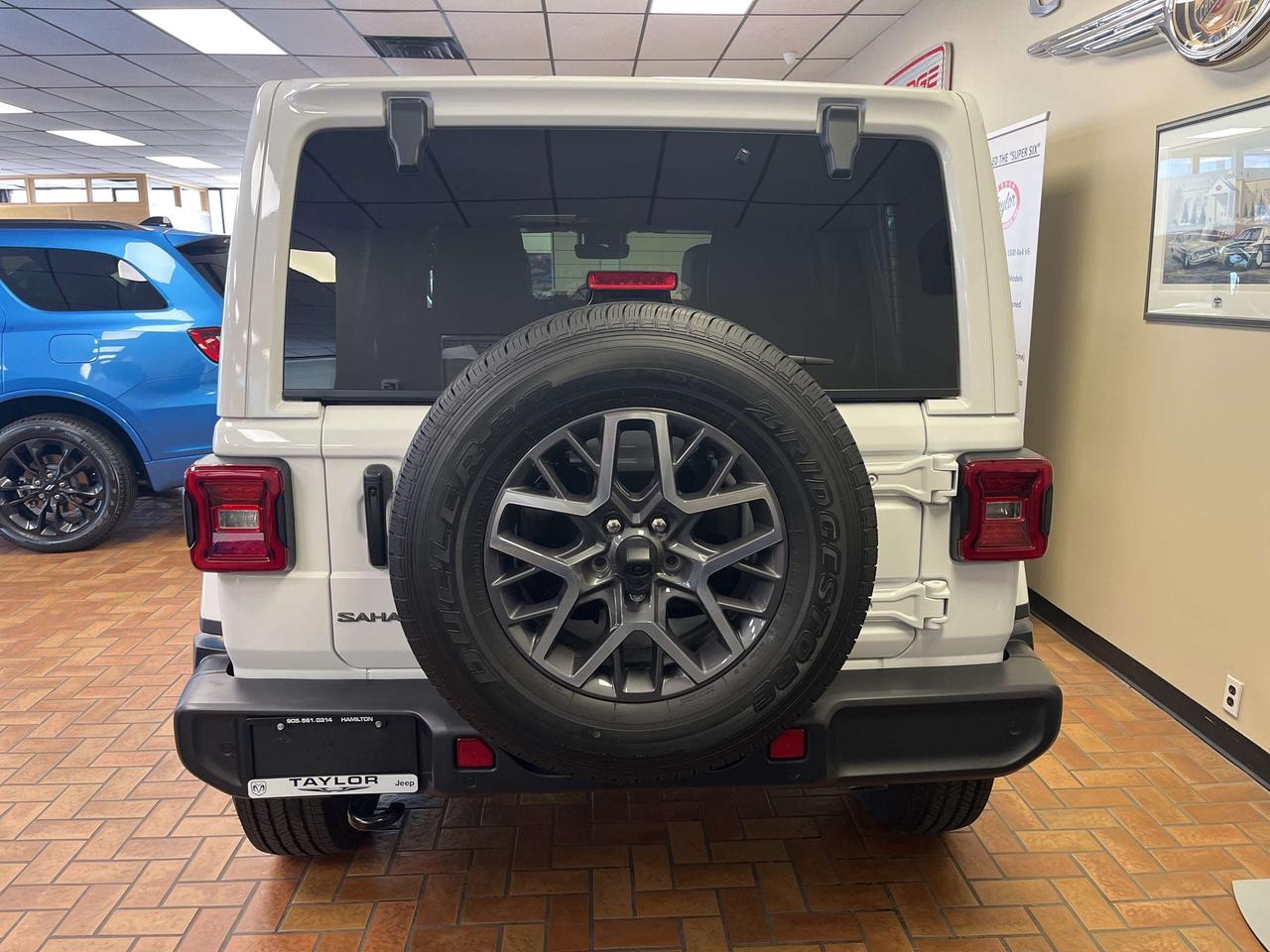 2025 Jeep Wrangler Sahara V6 *LEATHER *NAVI *SAFETY GROUP *PWR SEATS Photo4