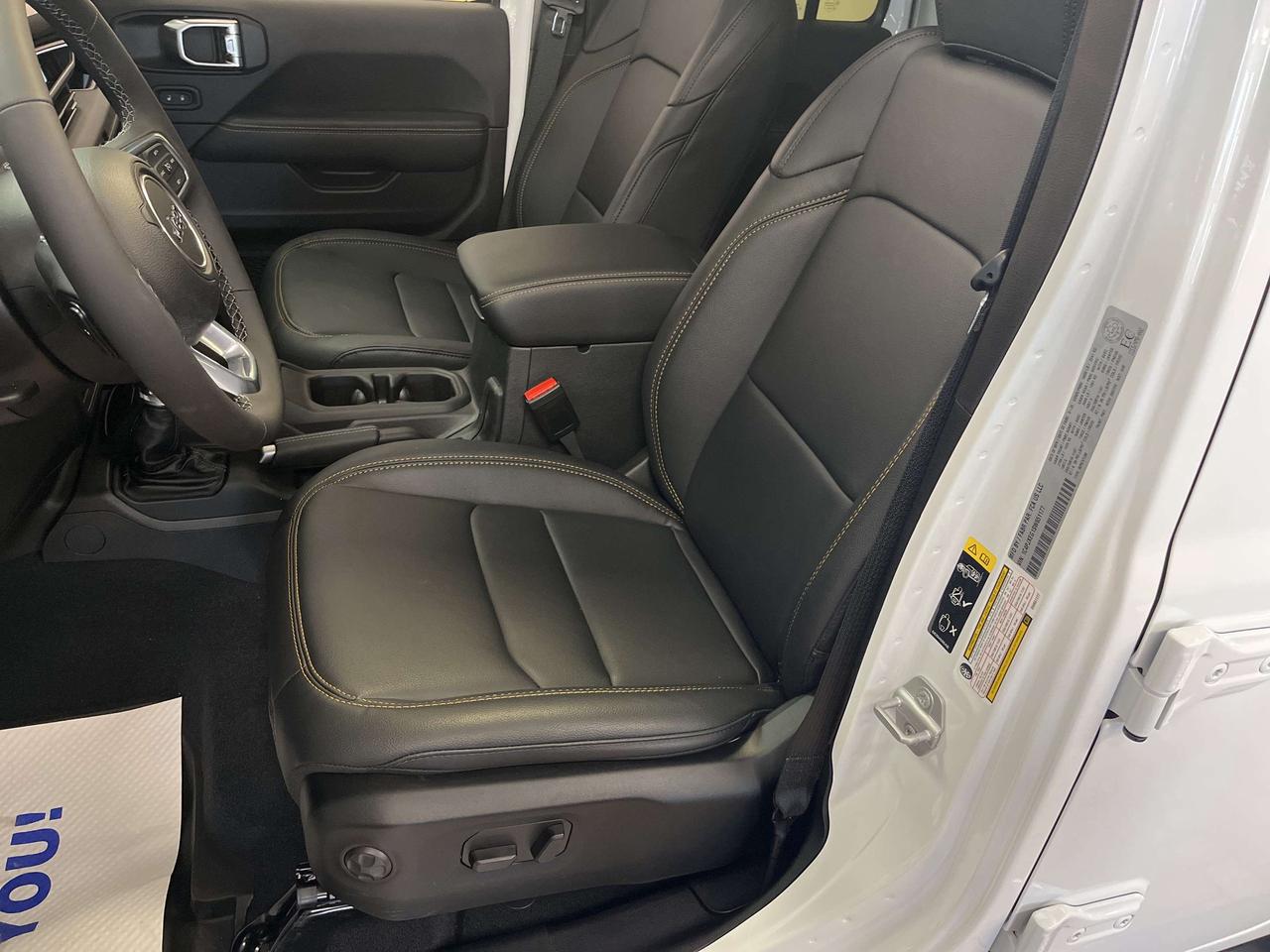 2025 Jeep Wrangler Sahara V6 *LEATHER *NAVI *SAFETY GROUP *PWR SEATS Photo