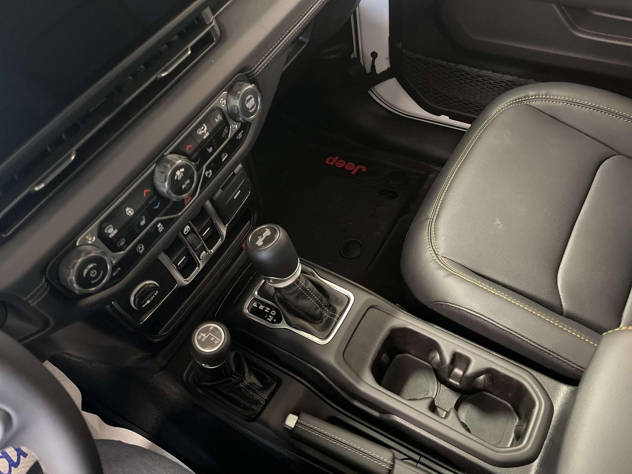 2025 Jeep Wrangler Sahara V6 *LEATHER *NAVI *SAFETY GROUP *PWR SEATS Photo