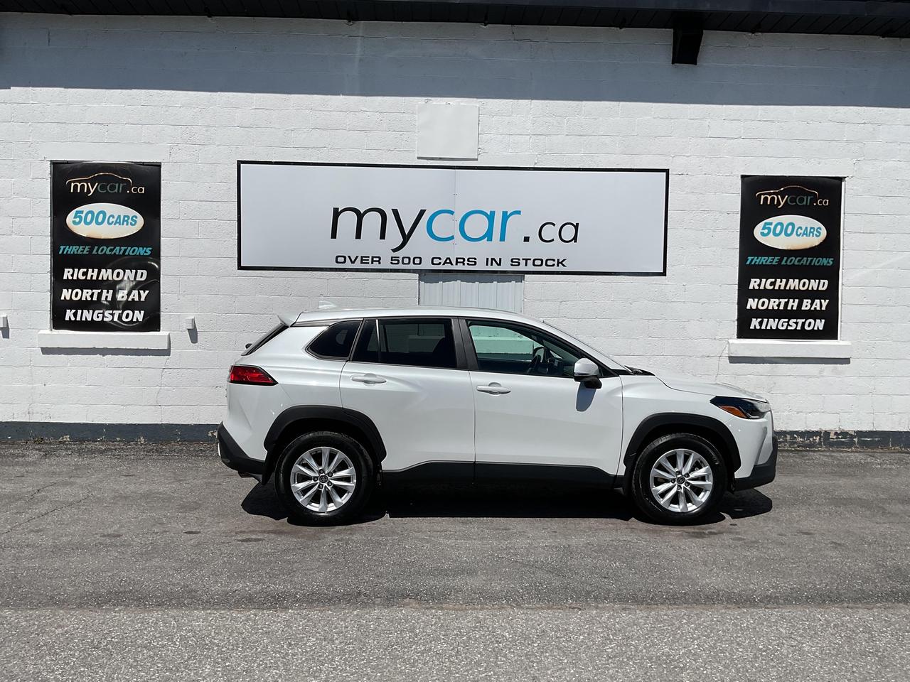 2023 Toyota Corolla Cross LE 4dr All-Wheel Drive Photo0